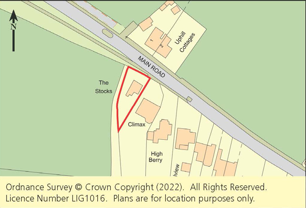 Lot: 33 - DILAPIDATED BUNGALOW WITH POTENTIAL -